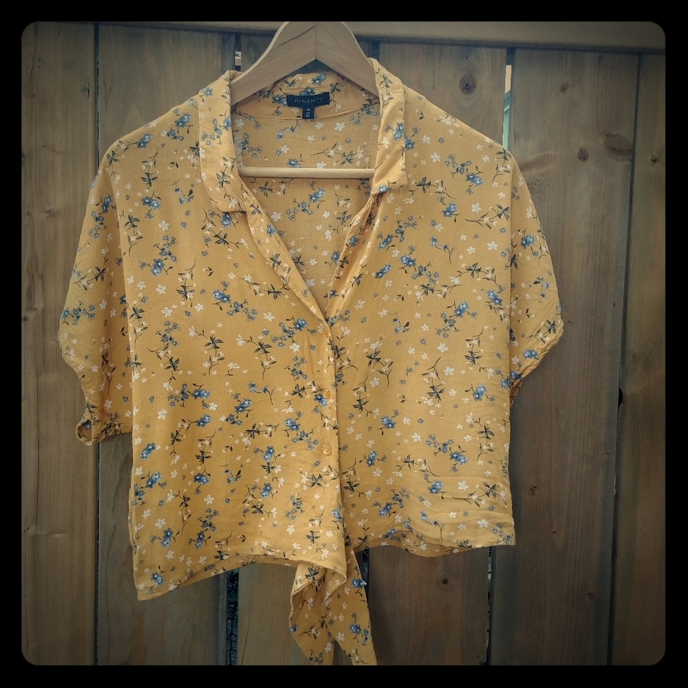 Cropped Tie-Front Summer Top